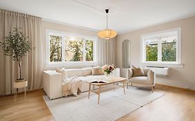 Historical Villa & Green Sanctuary In City Center
